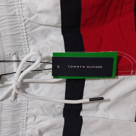 Tommy Hilfiger Men's 7” Flag Swim Trunks with Quick Dry White Size XL 🆕 - Picture 6 of 10